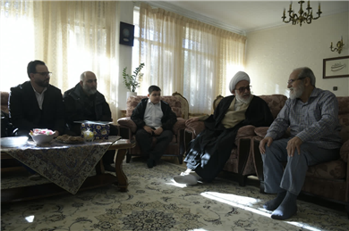 دیدار امام جمعه لواسانات و پرسنل واحد امور ایثارگران شهرداری لواسان با پدران معظم شهدا